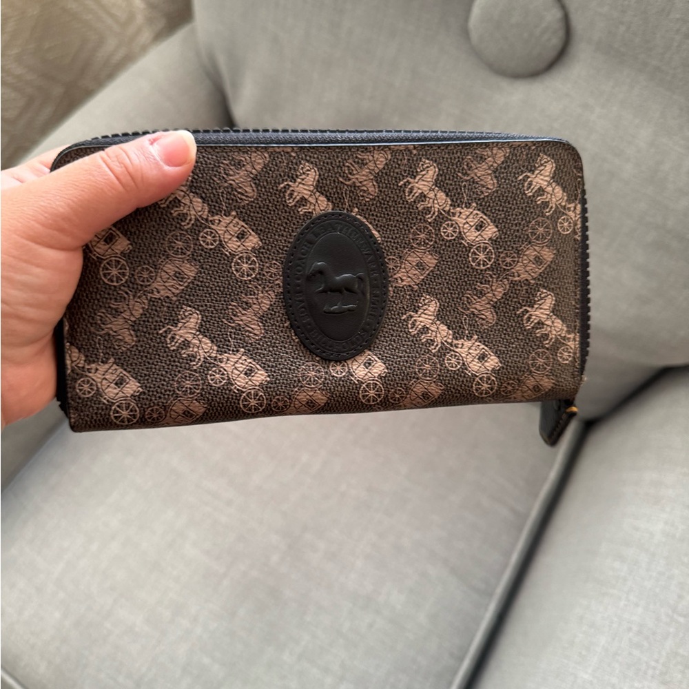 Coach wallet great condition super spacious